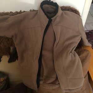 Women’s Medium Mountain Hardware Fleece Jacket